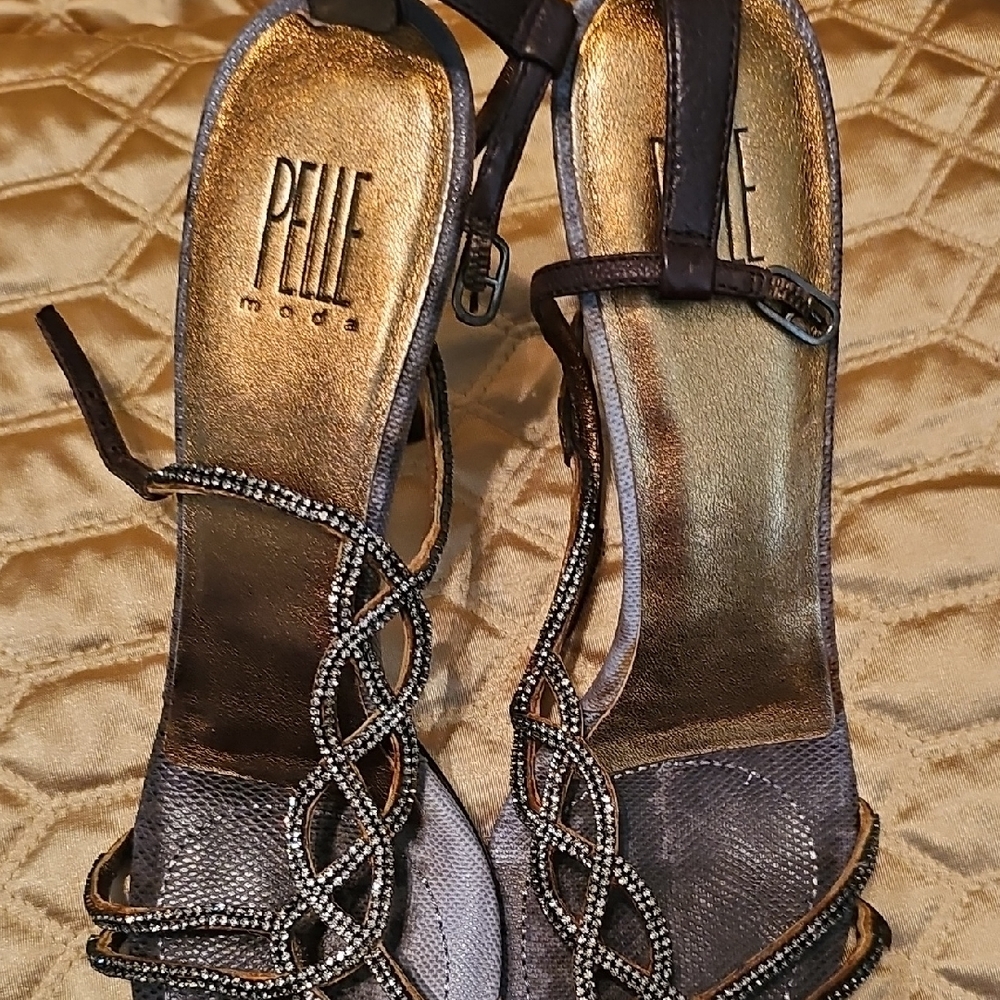 Pelle Moda Black and Gold Women's Sandals